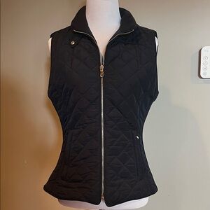 Zara women’s navy blue Quilted Zip-Up Vest - size small